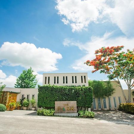 The Park - Silang Hotel Buitenkant foto