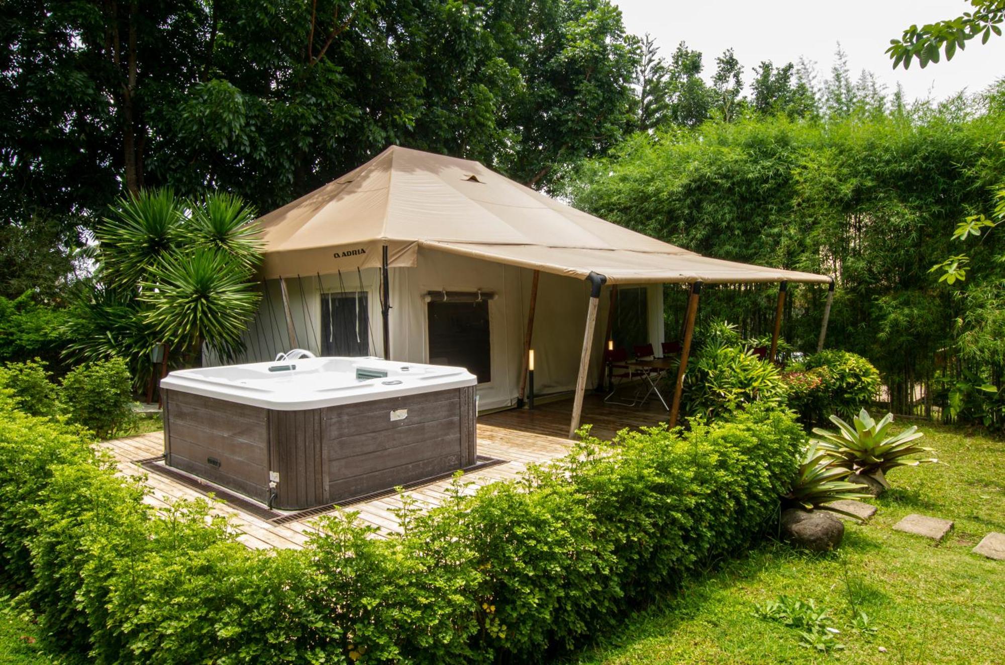 The Park - Silang Hotel Buitenkant foto
