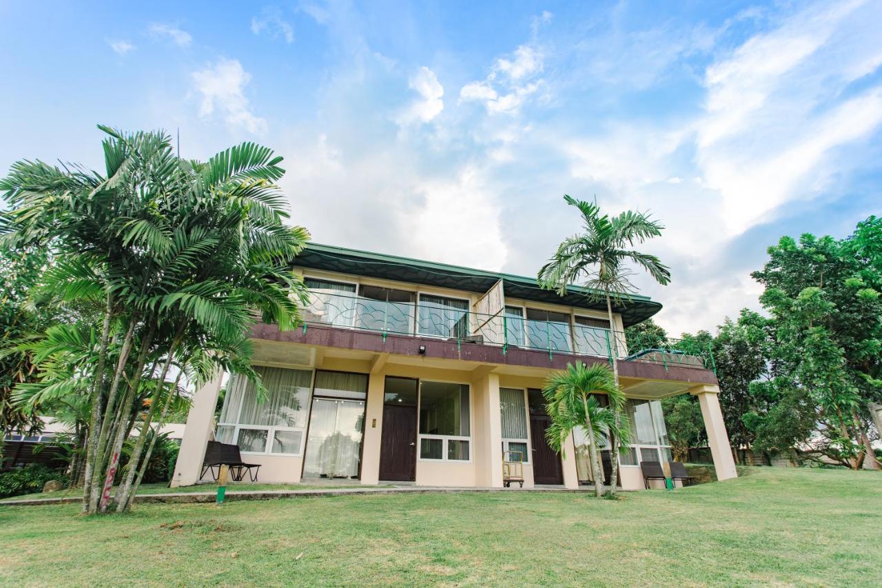 The Park - Silang Hotel Buitenkant foto