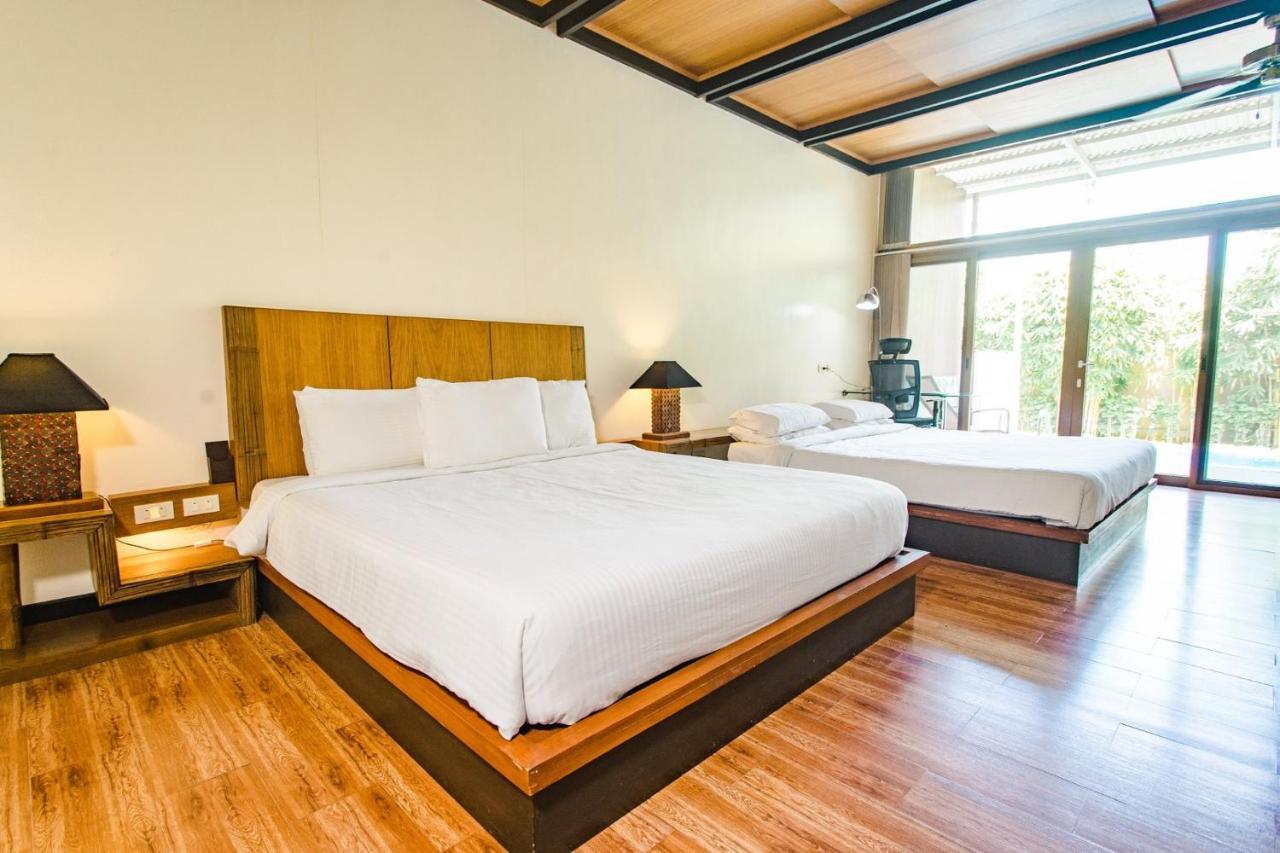 The Park - Silang Hotel Buitenkant foto